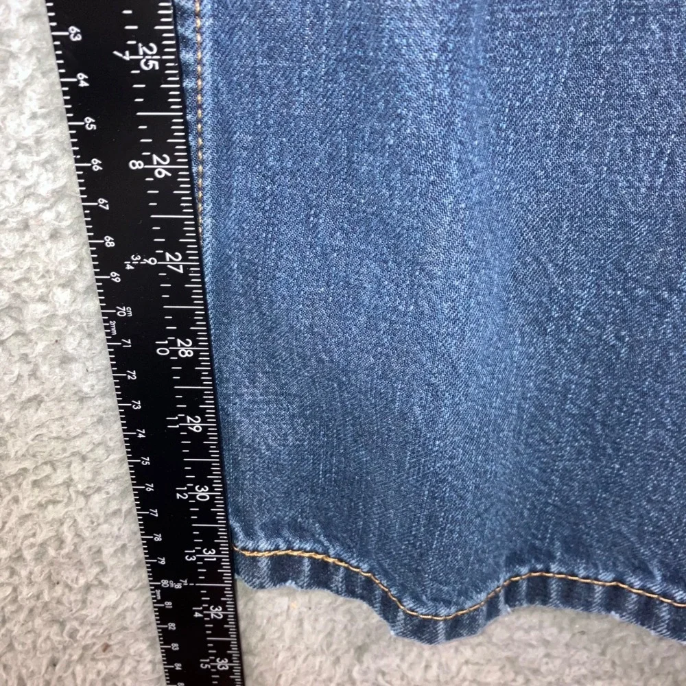 Levis preowned broken